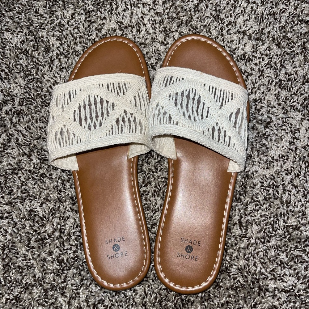 Shade and short sandals